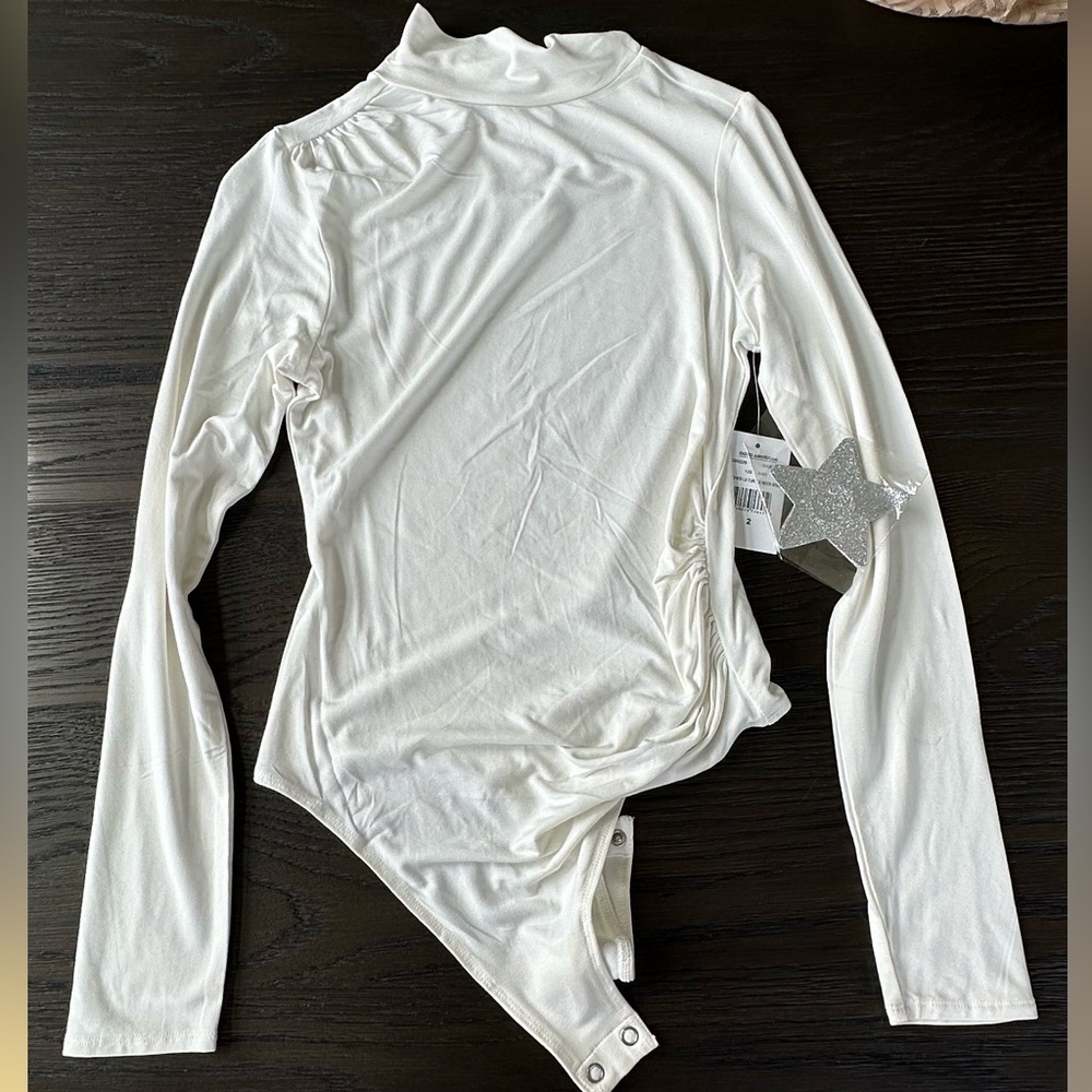 Good American Cream Long Sleeve ruched Bodysuit, comes with pasties